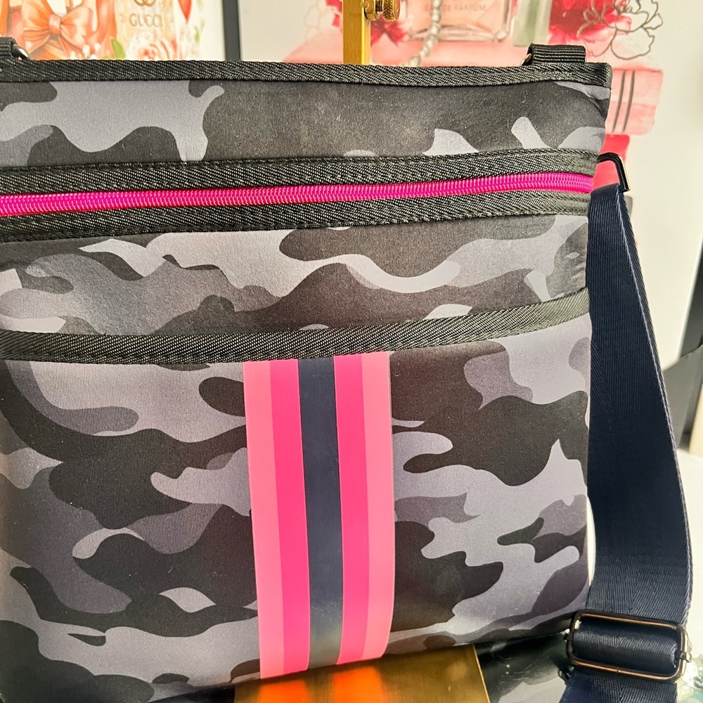 HAUTE SHORE neoprene Camouflage with Pink and Black l Accents crossbody bag - Picture 5 of 13